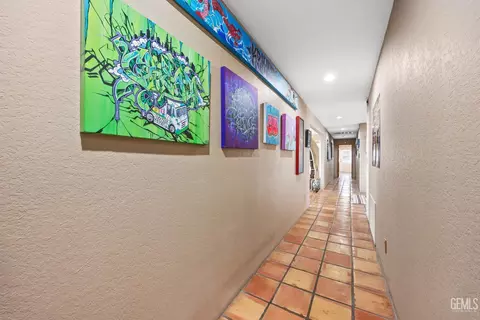 Entry Way - 30300 Piebald Ct, Tehachapi, CA 93561 photo 7 of 8