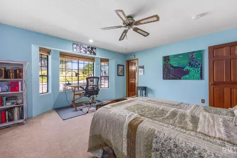Bedroom - 30300 Piebald Ct, Tehachapi, CA 93561 photo 9 of 11
