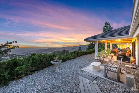Exterior - 30300 Piebald Ct, Tehachapi, CA 93561 photo 4 of 11