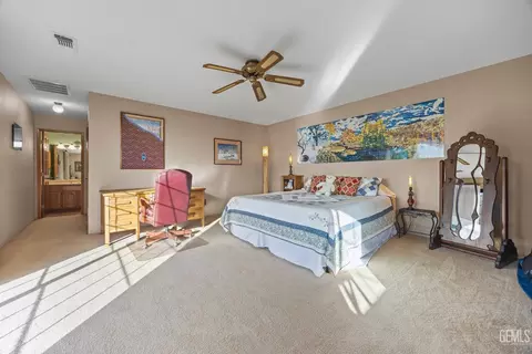 Bedroom - 30300 Piebald Ct, Tehachapi, CA 93561 photo 10 of 11