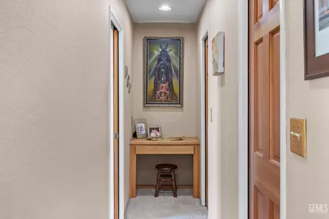 Entry Way - 30300 Piebald Ct, Tehachapi, CA 93561 photo 5 of 8