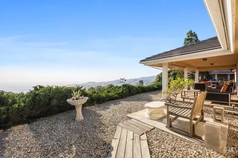 Exterior - 30300 Piebald Ct, Tehachapi, CA 93561 photo 10 of 11