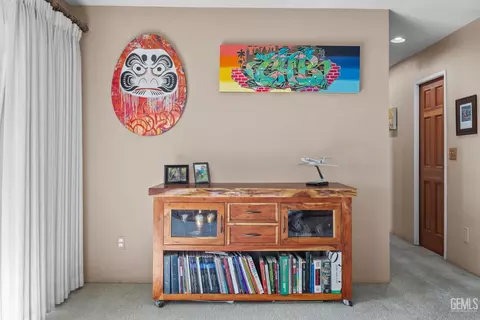 Entry Way - 30300 Piebald Ct, Tehachapi, CA 93561 photo 4 of 8