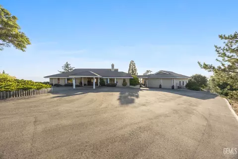 Exterior - 30300 Piebald Ct, Tehachapi, CA 93561 photo 2 of 11