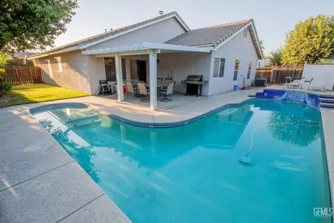 Exterior - 5800 California Spring Dr, Bakersfield, CA 93313 photo 4 of 8
