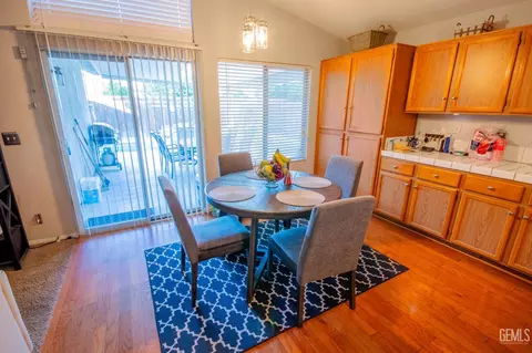 Dining - 5800 California Spring Dr, Bakersfield, CA 93313 photo 2 of 2