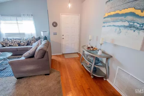 Entry Way - 5800 California Spring Dr, Bakersfield, CA 93313 photo 1 of 2