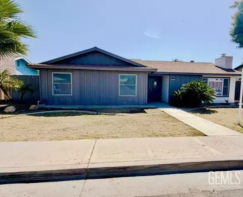 Exterior - 319 Pine Dr, Taft, CA 93268 photo 2 of 5