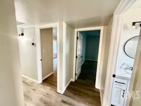 Entry Way - 319 Pine Dr, Taft, CA 93268 photo 3 of 3