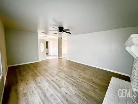 Living - 319 Pine Dr, Taft, CA 93268 photo 2 of 2