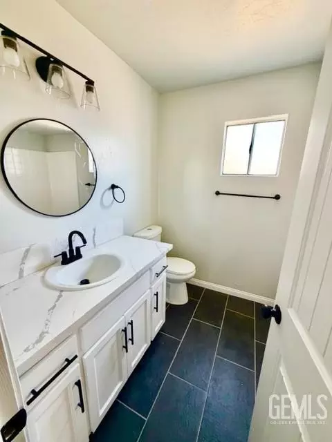 Bath - 319 Pine Dr, Taft, CA 93268 photo 4 of 4