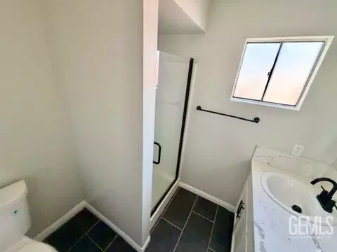 Bath - 319 Pine Dr, Taft, CA 93268 photo 1 of 4