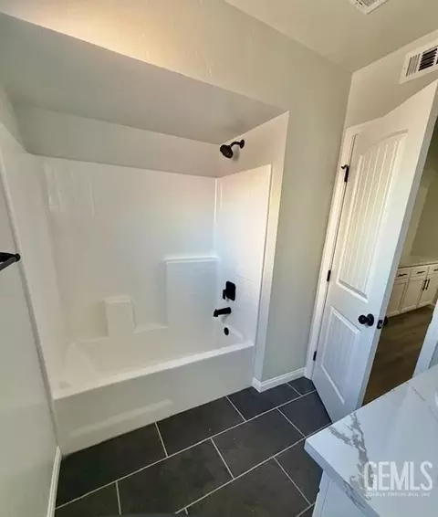 Bath - 319 Pine Dr, Taft, CA 93268 photo 2 of 4