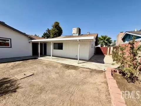 Exterior - 319 Pine Dr, Taft, CA 93268 photo 5 of 5