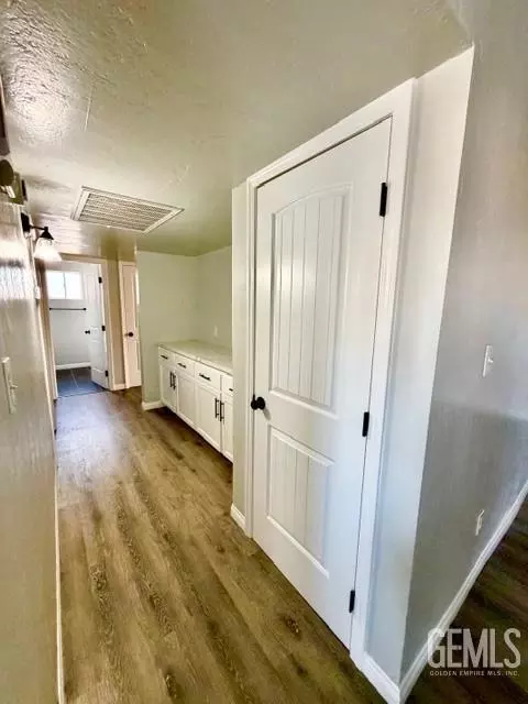 Entry Way - 319 Pine Dr, Taft, CA 93268 photo 2 of 3