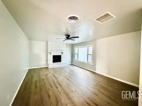 Living - 319 Pine Dr, Taft, CA 93268 photo 1 of 2