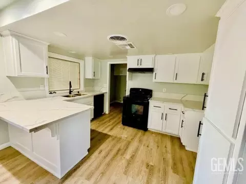 Kitchen - 319 Pine Dr, Taft, CA 93268 photo 1 of 1
