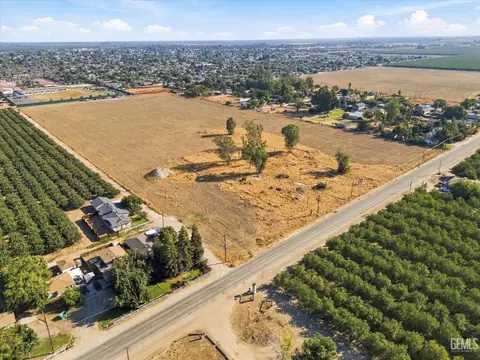 30308 Riverside St, Shafter, CA 93263 photo 2