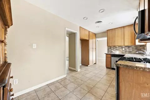 Entry Way - 0 329 Pine Dr, Taft, CA 93268 photo 1 of 2