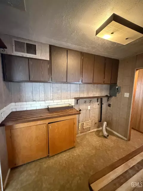 Kitchen - 302 E San Emidio St, Taft, CA 93268 photo 4 of 4