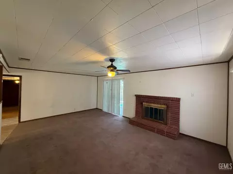 Living - 302 E San Emidio St, Taft, CA 93268 photo 3 of 3