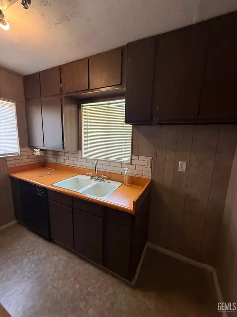 Kitchen - 302 E San Emidio St, Taft, CA 93268 photo 2 of 4