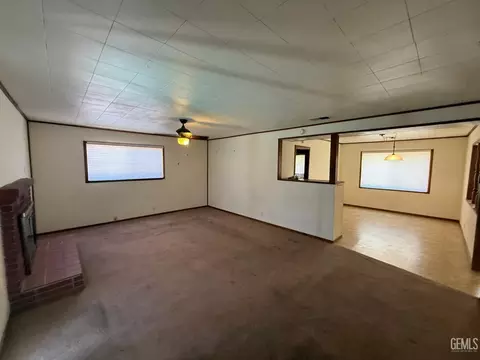 Living - 302 E San Emidio St, Taft, CA 93268 photo 2 of 3