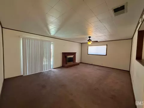 Living - 302 E San Emidio St, Taft, CA 93268 photo 1 of 3