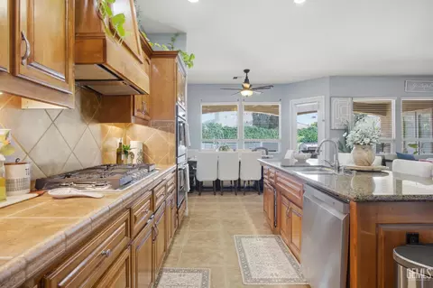 Kitchen - 4401 Whitegate Ave, Bakersfield, CA 93313 photo 5 of 5