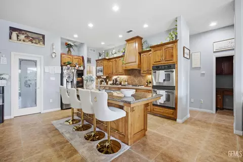 Kitchen - 4401 Whitegate Ave, Bakersfield, CA 93313 photo 1 of 5