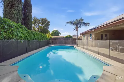 Exterior - 4401 Whitegate Ave, Bakersfield, CA 93313 photo 5 of 6