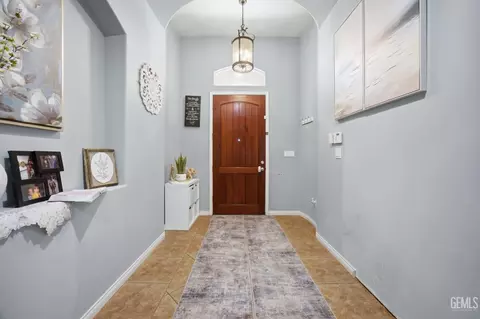 Entry Way - 4401 Whitegate Ave, Bakersfield, CA 93313 photo 1 of 6