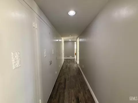 Entry Way - 916 Oak Ave, Wasco, CA 93280 photo 1 of 2
