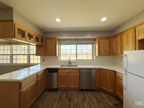 Kitchen - 916 Oak Ave, Wasco, CA 93280 photo 1 of 3