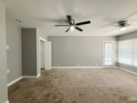 Living - 916 Oak Ave, Wasco, CA 93280 photo 5 of 5