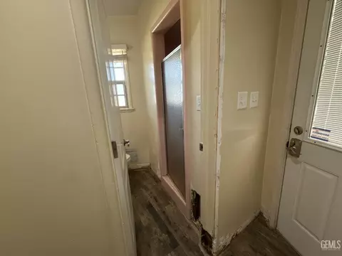 Entry Way - 916 Oak Ave, Wasco, CA 93280 photo 2 of 2