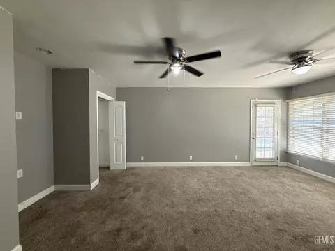 Living - 916 Oak Ave, Wasco, CA 93280 photo 5 of 5