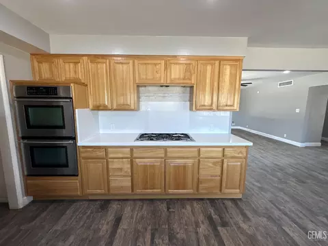 Kitchen - 916 Oak Ave, Wasco, CA 93280 photo 2 of 3