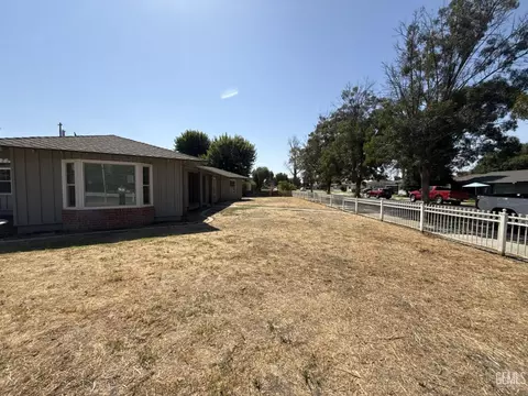 Exterior - 916 Oak Ave, Wasco, CA 93280 photo 5 of 10