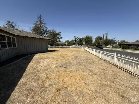Exterior - 916 Oak Ave, Wasco, CA 93280 photo 4 of 10