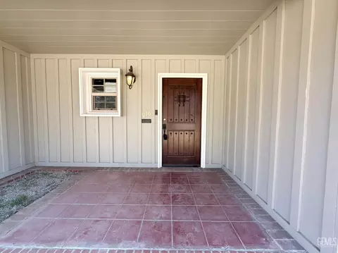 Exterior - 916 Oak Ave, Wasco, CA 93280 photo 7 of 12