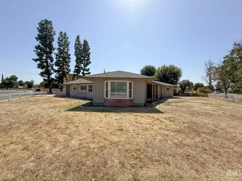 Exterior - 916 Oak Ave, Wasco, CA 93280 photo 3 of 12