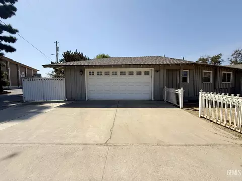 Exterior - 916 Oak Ave, Wasco, CA 93280 photo 4 of 12
