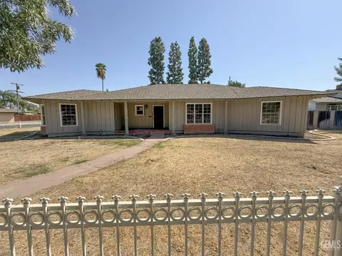 Exterior - 916 Oak Ave, Wasco, CA 93280 photo 2 of 12