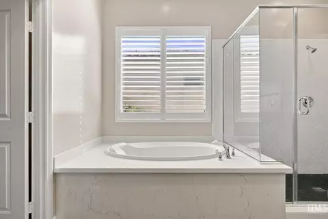 Bath - 4113 Greendale Ct, Bakersfield, CA 93311 photo 2 of 5