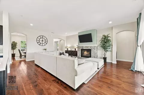 Living - 4113 Greendale Ct, Bakersfield, CA 93311 photo 3 of 3
