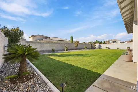 Exterior - 4113 Greendale Ct, Bakersfield, CA 93311 photo 5 of 6