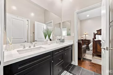 Bath - 4113 Greendale Ct, Bakersfield, CA 93311 photo 4 of 5