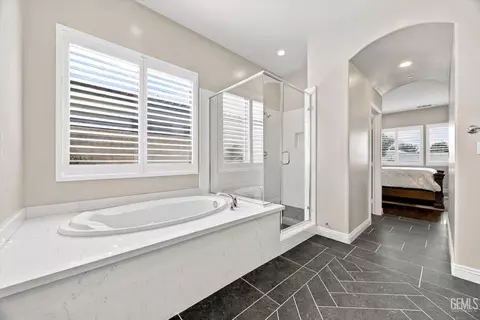 Bath - 4113 Greendale Ct, Bakersfield, CA 93311 photo 1 of 5