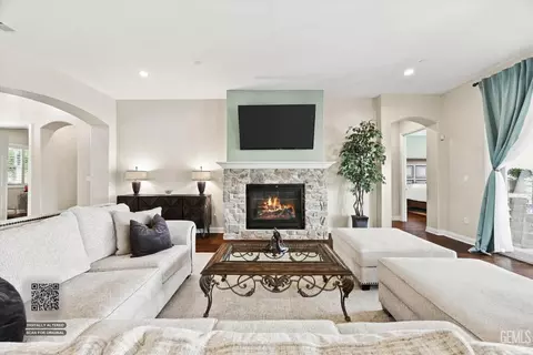 Living - 4113 Greendale Ct, Bakersfield, CA 93311 photo 2 of 3